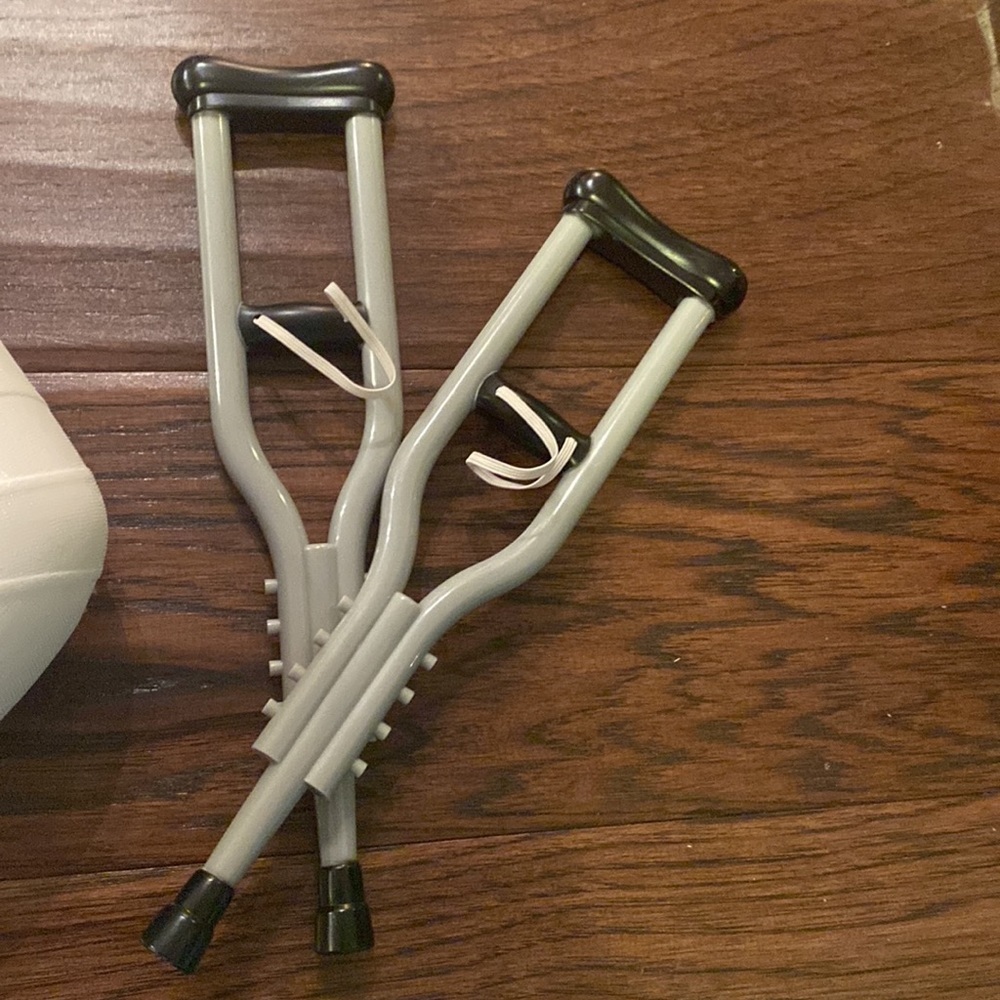 Build-A-Bear get well soon accessory set crutches & white cast with stickers - Picture 4 of 7
